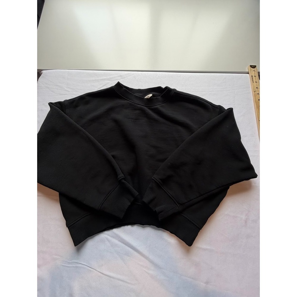 NWOT Women's Cropped Sweatshirt - Size Small